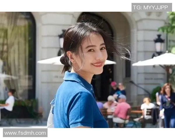 足球明星与休闲运动女生的完美搭配展现活力与魅力的时尚生活